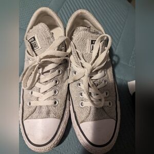 Converse tennis shoes size 7
